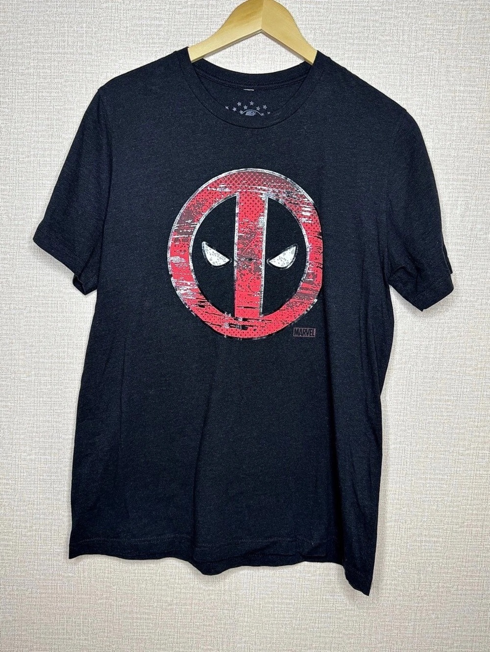 Marvel Deadpool Graphic Tee in Black & Red Size Large